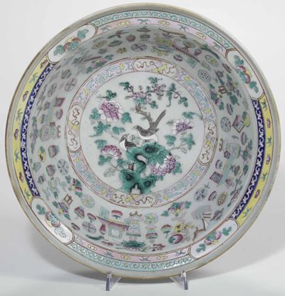 Basin in Porcellana Famiglia Rosa con Decoro di Uccellini tra i Rami e Simboli Taoisti, Cina, Din...