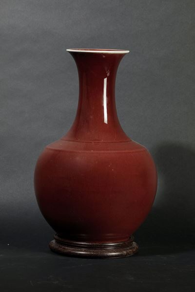 Vaso in Porcellana Monocroma Sangue di Bue, Cina, Dinastia Qing, Epoca Guangxu (1875-1908)