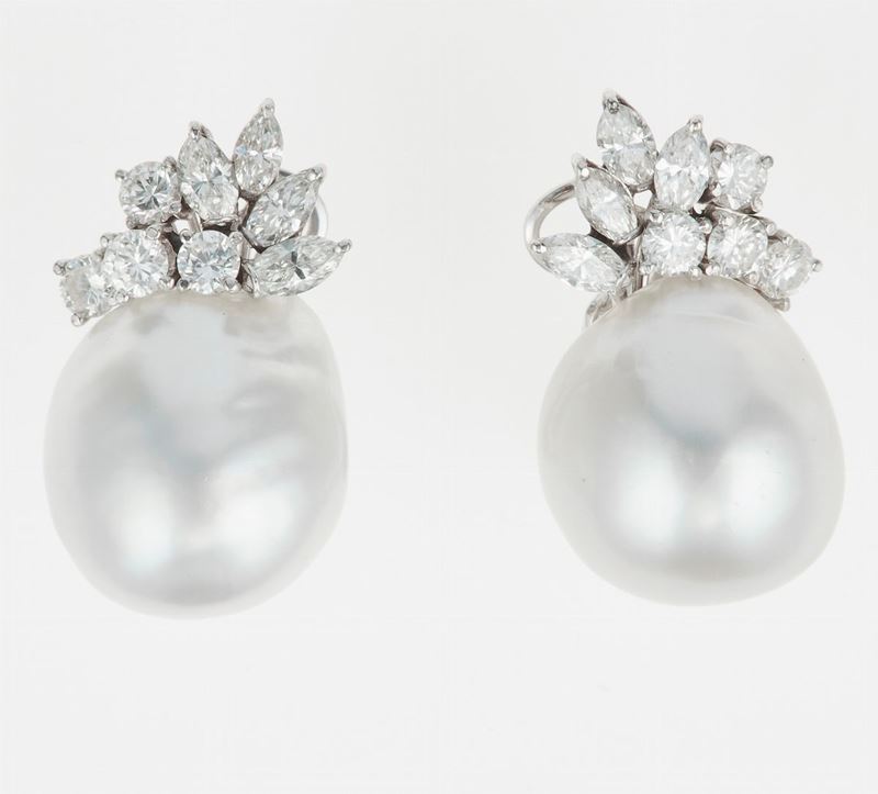 Orecchini con perle coltivate, diamanti taglio brillante e diamanti taglio navette  - Asta Fine Jewels - Cambi Casa d'Aste