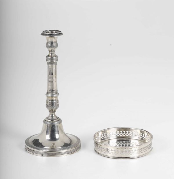 Lotto composto da vassoio in argento traforato e candeliere in argento sbalzato e cesellato. Napoli XIX secolo