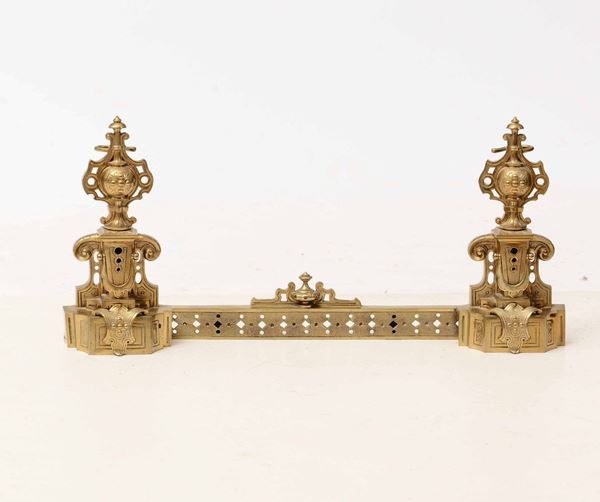 Coppia di alari in bronzo dorato e cesellato, XIX secolo