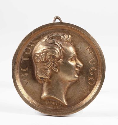 Medaglione in Bronzo Dorato Raffigurante Victor Hugo, Fonditore del XIX-XX Secolo