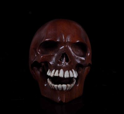 Oggetto Vanitas, legno e osso, cm 9x7,5x5,5