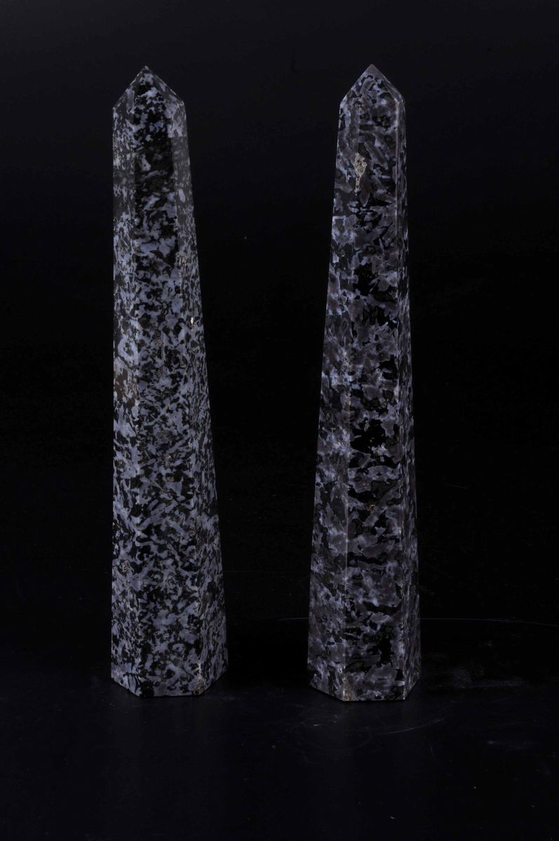 Coppia Prismi in Gabbro Viola e Nero
