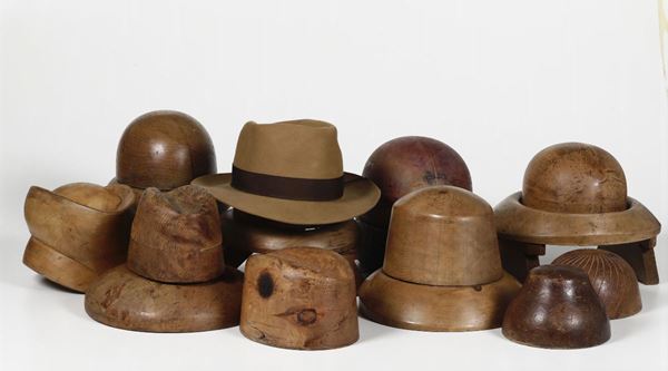 Dieci forme per cappello in legno probabilmente per Borsalino, Italia, XX secolo