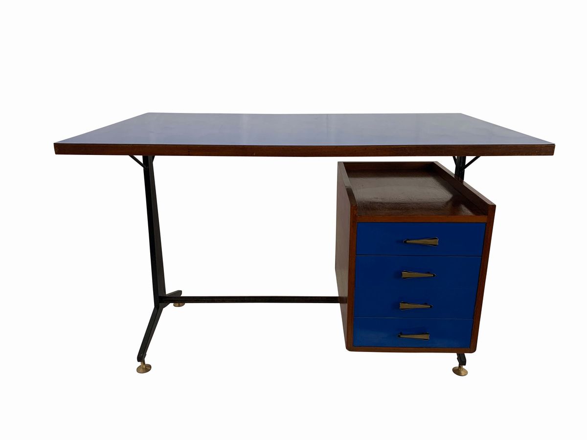 Scrivania con Struttura in Metallo Laccato, Legno e Rivestimento in Formica, Particolari in Otton...