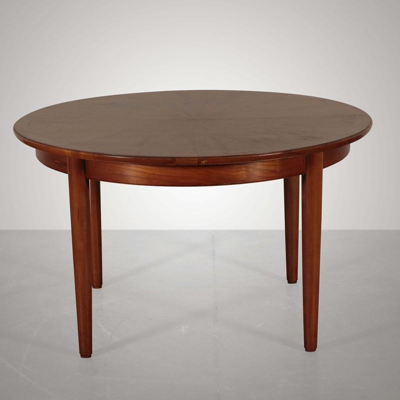 Tavolo rotondo con struttura e piano in legno.  - Auction Design Lab - Cambi Casa d'Aste