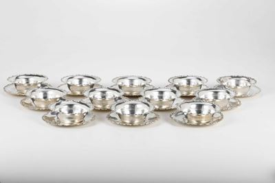 Dodici Coppette con Piattino in Argento. Italia XX Secolo
