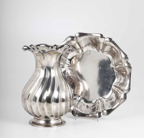 Vaso e bacile in argento. Italia XX secolo