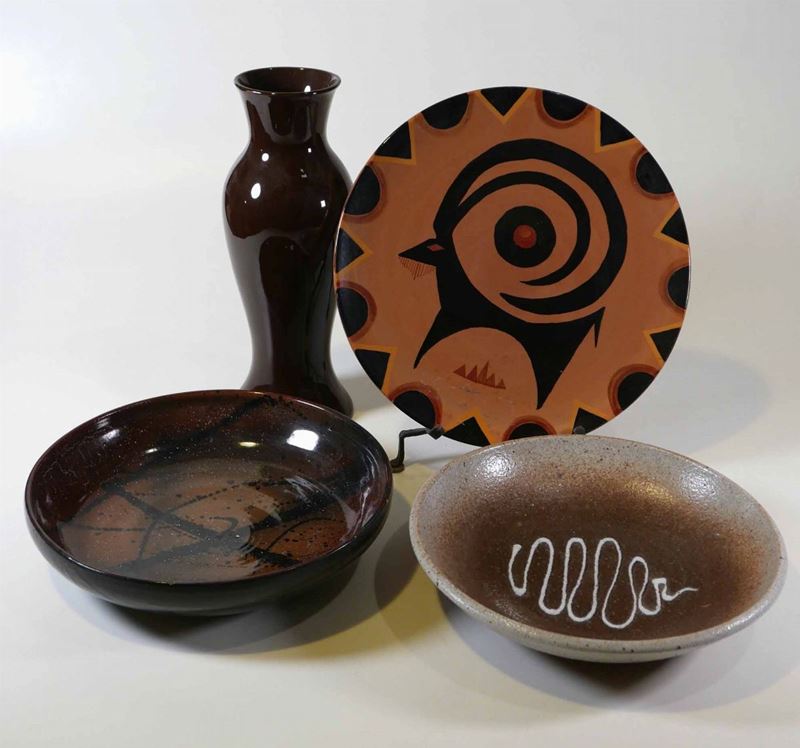 Lotto di tre piatti moderni in ceramica, un vaso e una lampada - Auction  Antiques V - Cambi Casa d'Aste