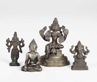 Lotto di Piccole Figure di Divinità Orientali in Bronzo