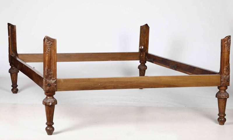 Letto in legno intagliato, XIX secolo  - Asta Antiquariato Selected | Asta a Tempo - Cambi Casa d'Aste