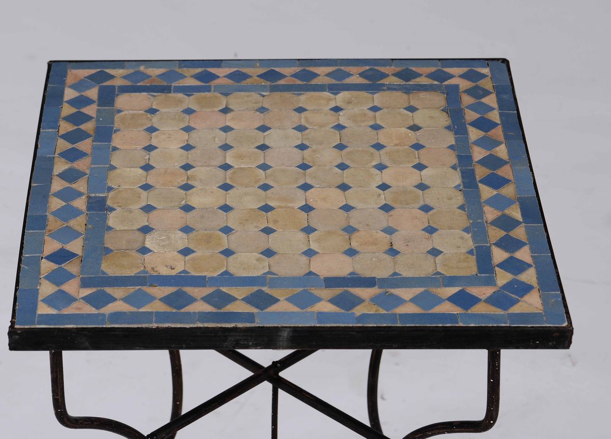 Piccolo Tavolino con Base in Ferro e Piano in Terracotta