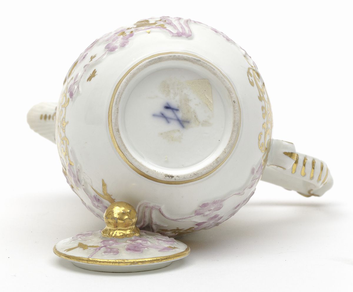 Piccola Caffettiera Meissen, 1735 Circa (porcellana) Augsburg, Bottega di Abraham Seuter, 1740 Ci...