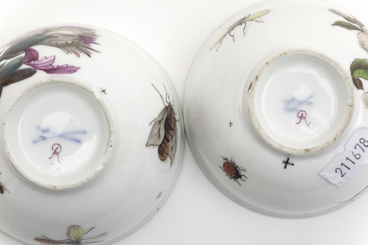 Coppia di Tazze con Piattino Meissen, Verso il 1740