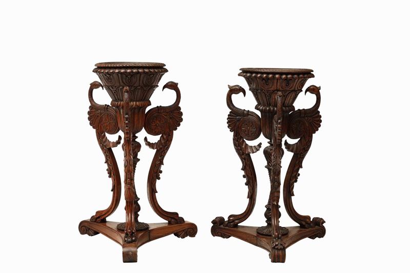 Due fioriere in legno intagliato, Inghilterra XIX secolo  - Asta Importanti Sculture, Arredi e Oggetti d'Arte - Cambi Casa d'Aste