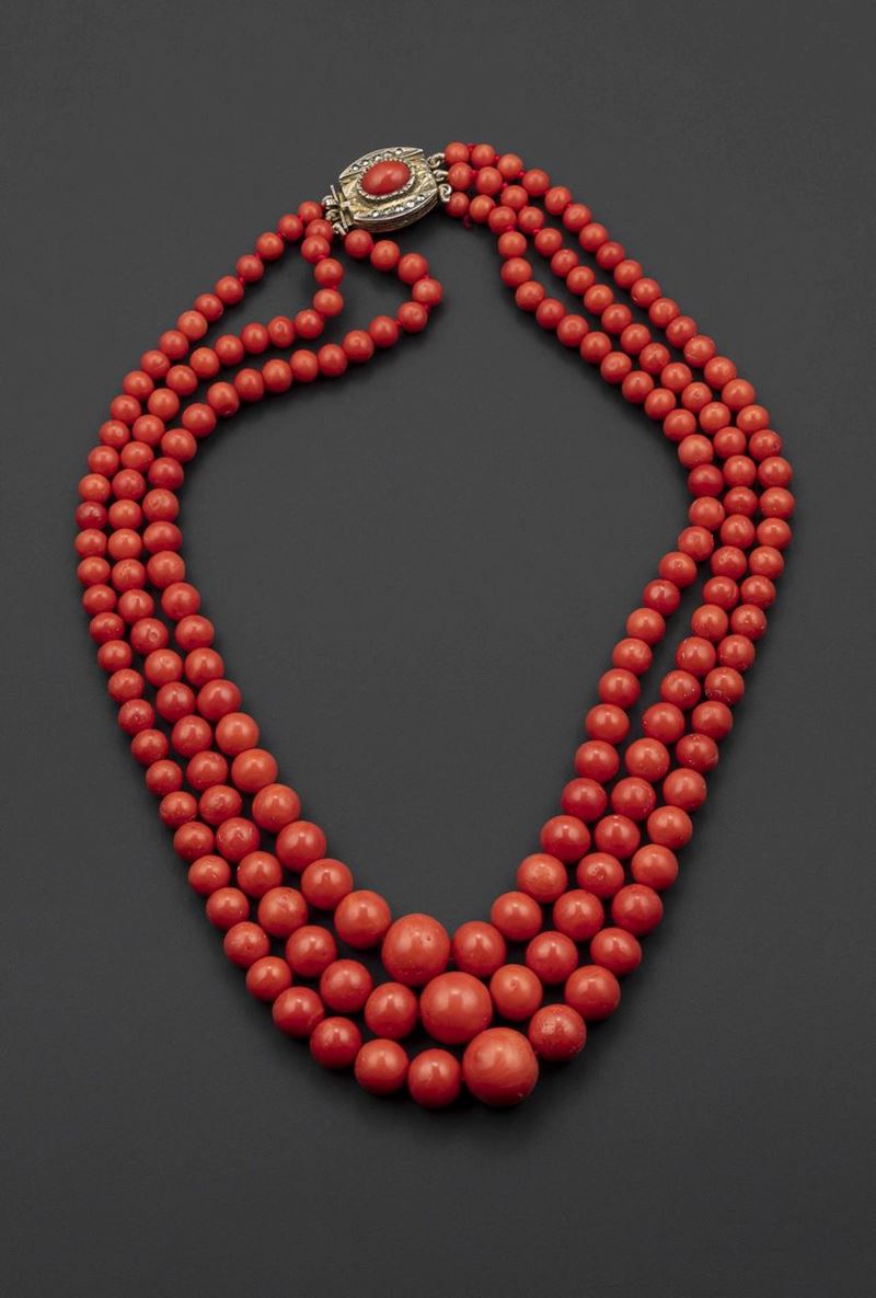 Collana a tre fili di corallo  - Auction Fine Jewels - Cambi Casa d'Aste