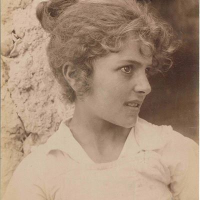 Senza Titolo (ragazza di Profilo)