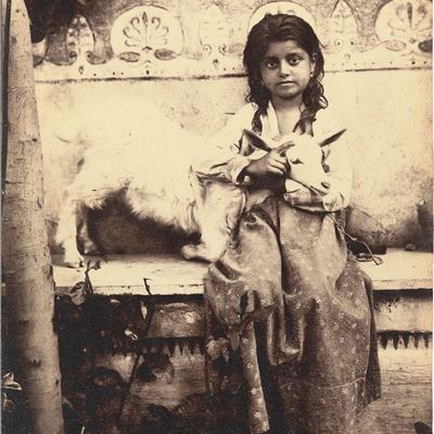 Senza Titolo (bimba Seduta con Capretta)