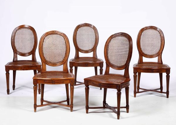 Cinque sedie in noce in stile Luigi XVI, XIX secolo