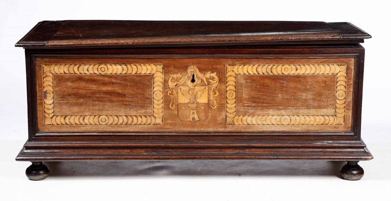 Cassapanca in noce con fronte intarsiato, XIX secolo  - Auction Furniture | Cambi Time - Cambi Casa d'Aste