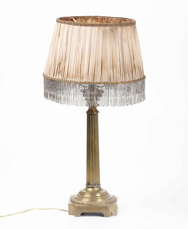 Lampada da tavolo in metallo dorato, XX secolo