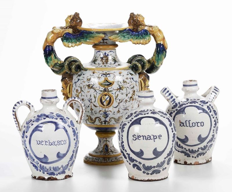 Un vaso e tre versatoi Italia centrale, XX secolo  - Asta Asta a Tempo | Ceramiche - Cambi Casa d'Aste