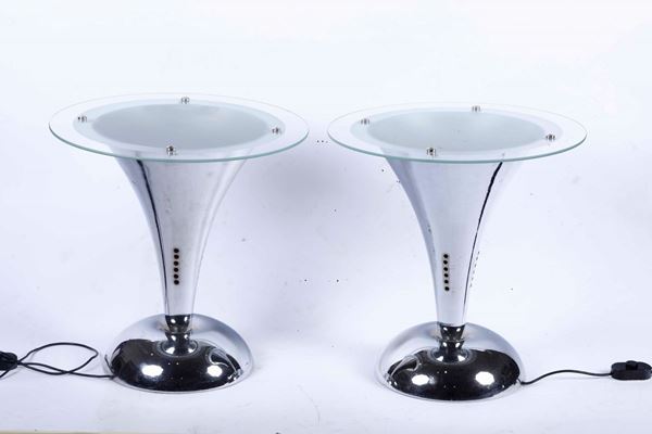 Coppia di tavolini in metallo con piano in vetro, XX secolo