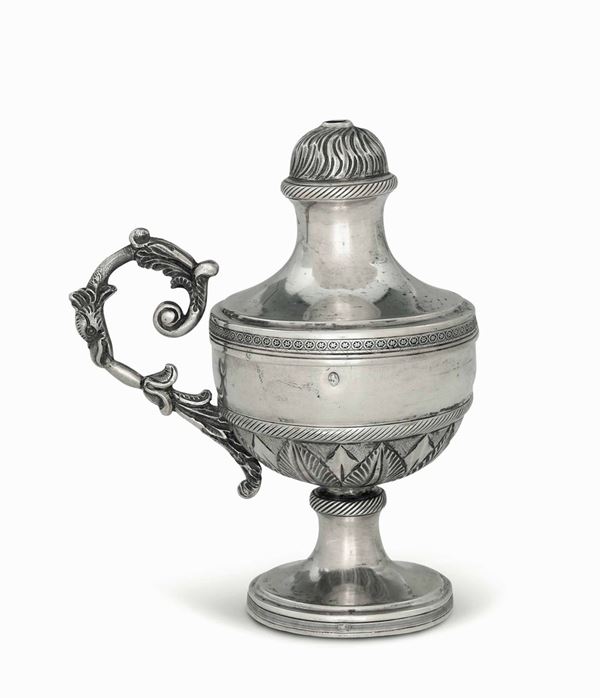 Stoppiniera in argento fuso, sbalzato e cesellato, Firenze XIX secolo, bollo di garanzia (Marzocco)