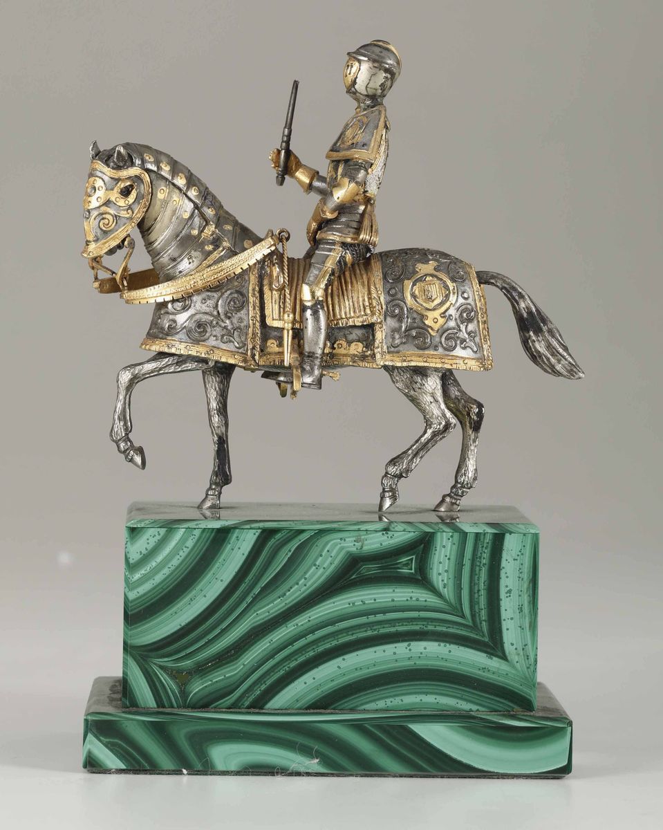 Cavaliere in Armatura in Argento e Argento Dorato su Base in Malachite. Argenteria Artistica Ital...