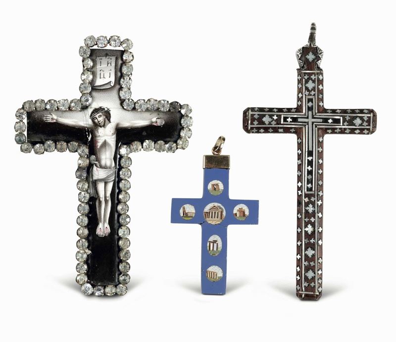 Insieme di tre croci. Varie manifatture del XIX secolo  - Asta Argenti da Collezione - Cambi Casa d'Aste