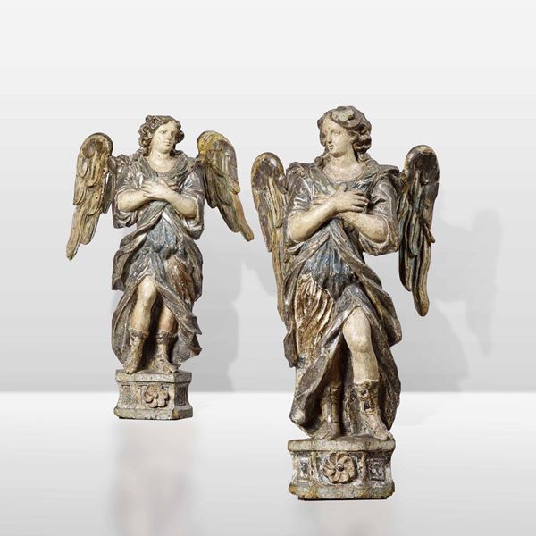 Coppia di angeli in legno policromo. Arte barocca italiana del XVII secolo