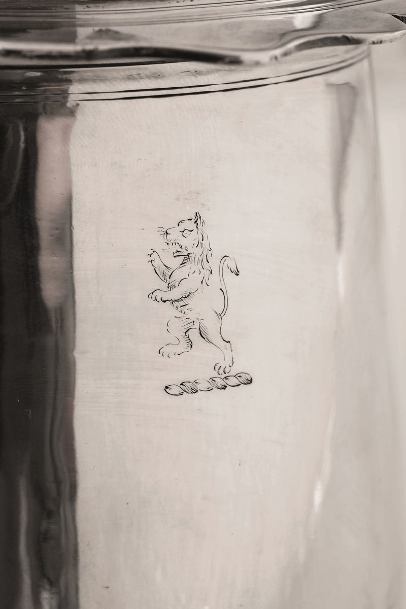 Raro Tankard in Argento Fuso, Sbalzato e Cesellato, Londra 1708-1709, Argentiere Alice Sheene