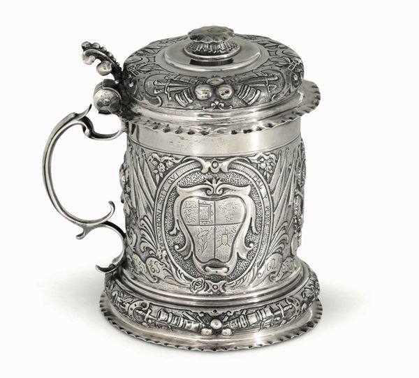Tankard in argento fuso, sbalzato e cesellato, manifattura europea del XIX-XX secolo