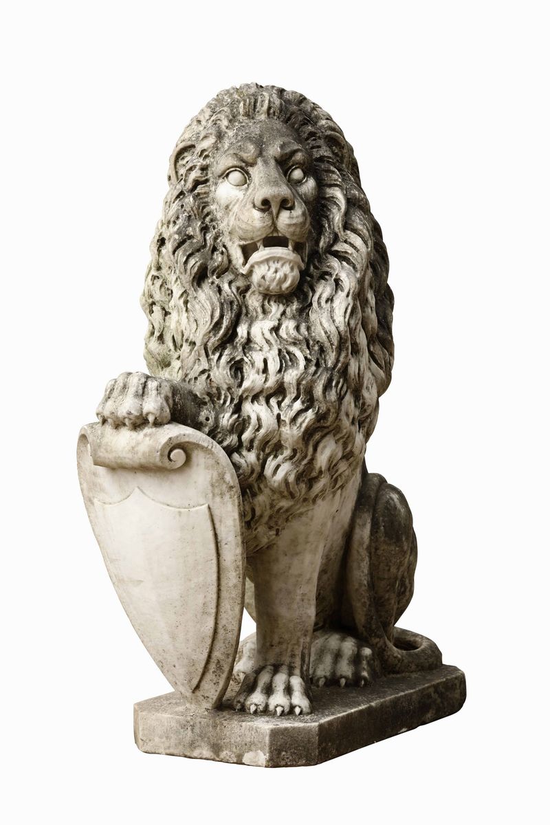 Coppia di Monumentali Leoni Reggistemma. Marmo Bianco. Scultore del XIX-XX Secolo