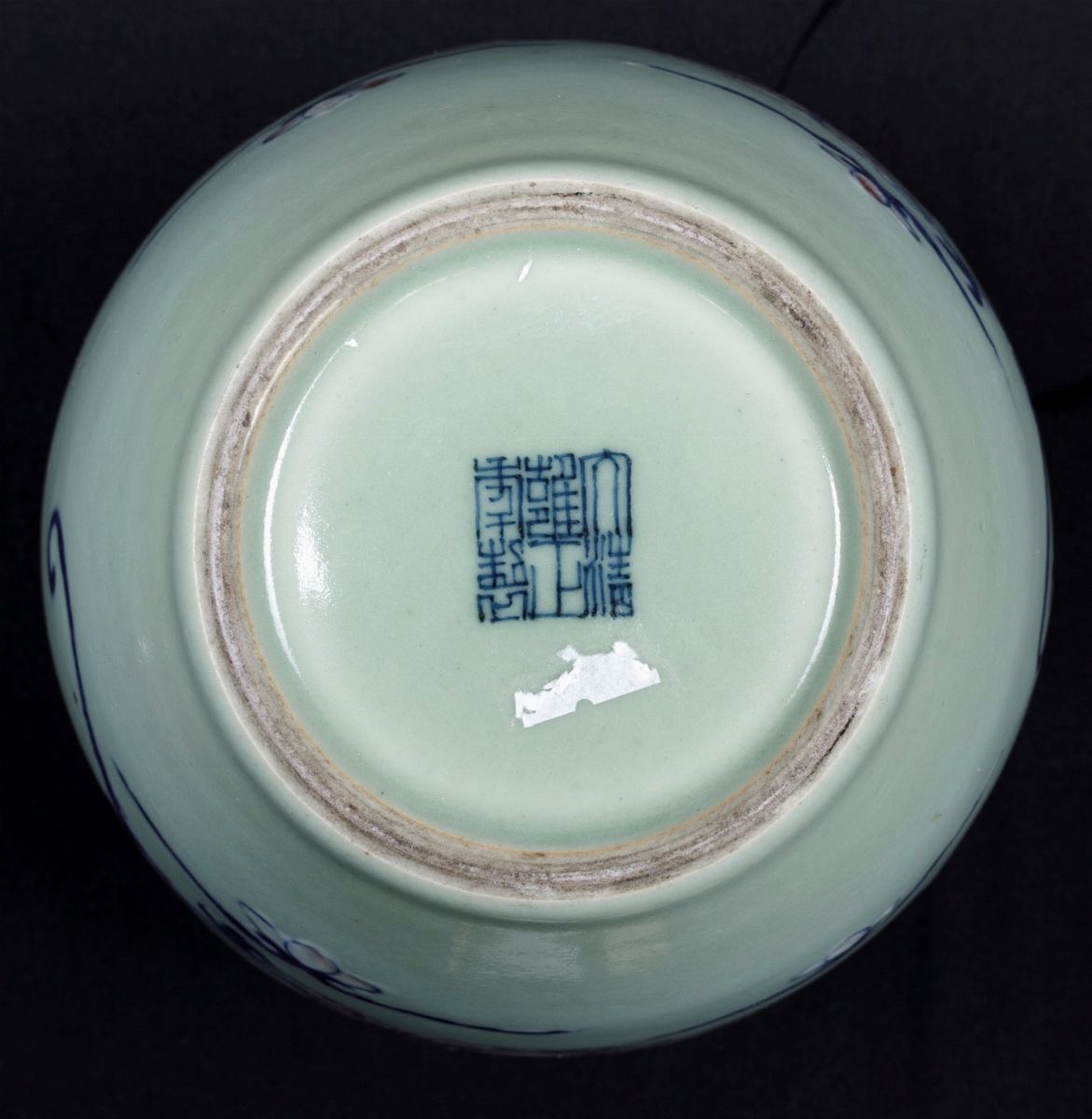 Lotto Composto da Vaso con Coperchio in Bronzo e Due Vasi in Porcellana a Smalti Policromi, Cina,...