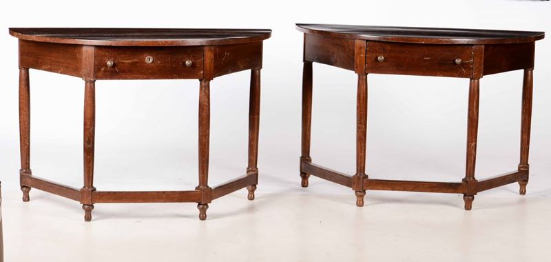 Coppia di mezzi tavoli in noce ad un cassetto, XIX-XX secolo  - Auction Antiques Selected | Time - Cambi Casa d'Aste