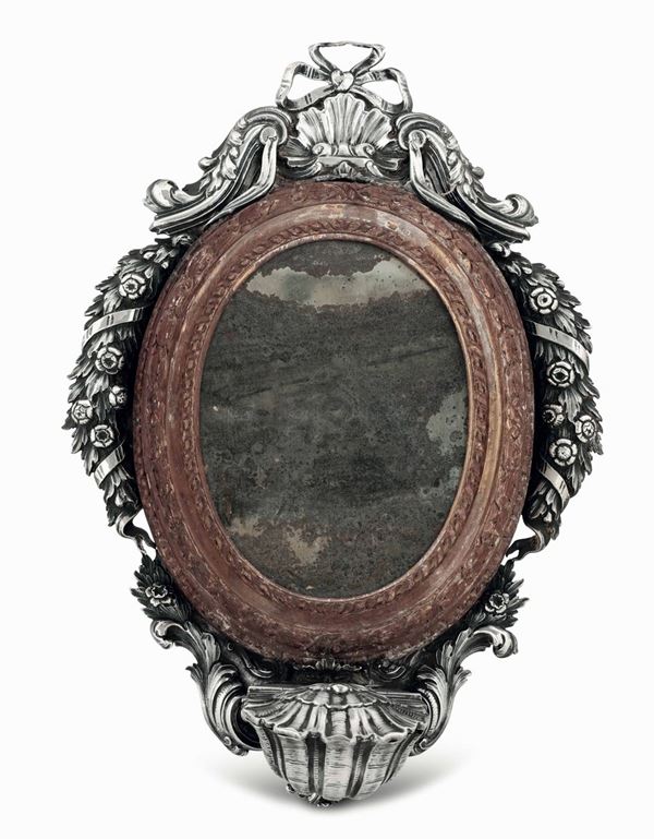 Acquasantiera in argento sbalzato e cesellato su cornice in legno modanato e intagliato. Genova fine del XVIII secolo (apparentemente priva di punzonatura)