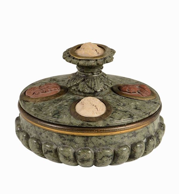 Calamaio. Marmo scolpito, pietra incisa e bronzo. Napoli XIX secolo