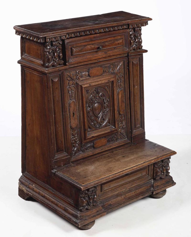inginocchiatoio in legno intagliato, XVII secolo  - Asta Antiquariato Selected | Asta a Tempo - Cambi Casa d'Aste
