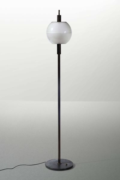 Lampada da Terra con Struttura in Ottone, Metallo Laccato e Diffusore in Vetro Stampato.