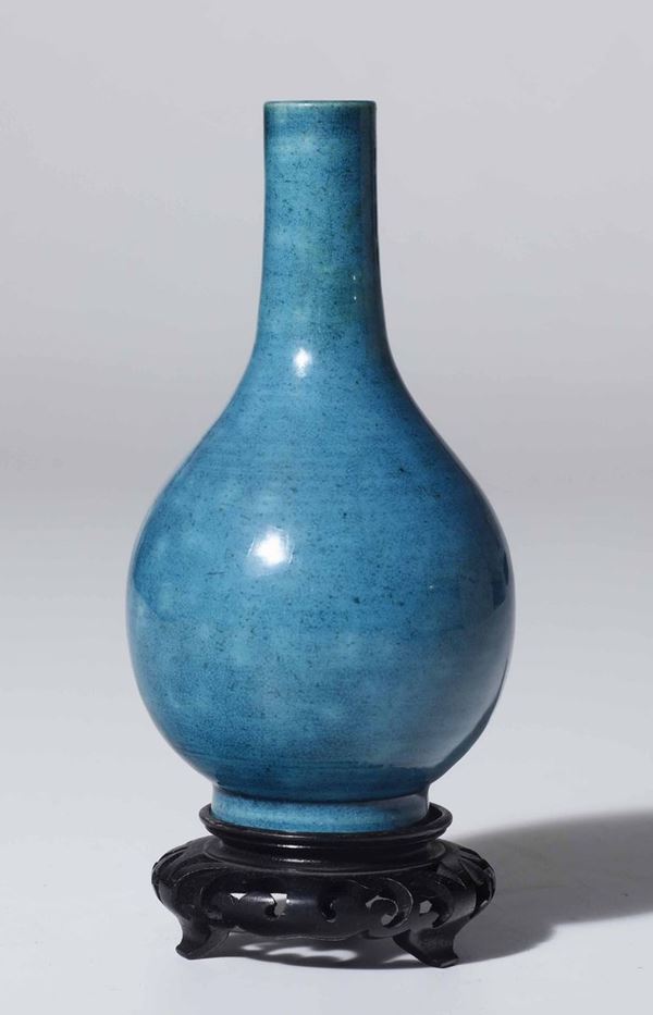 Vaso a bottiglia in porcellana monocroma turchese, Cina, Dinastia Qing, VIII secolo