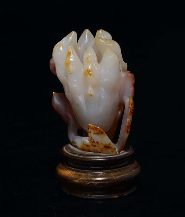 An agate lotus flower, China, Qing Dynasty, 1800s