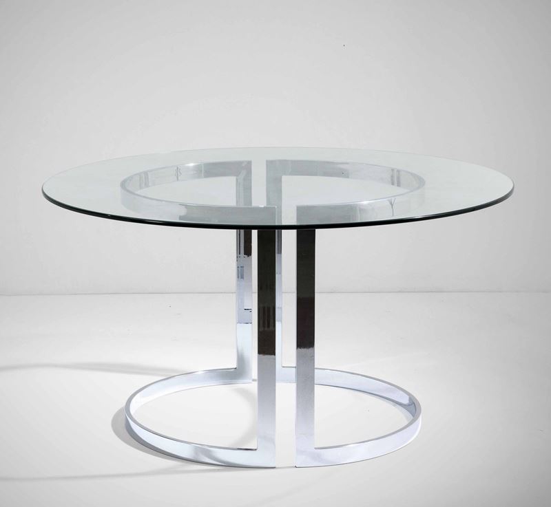 Tavolo con sostegni in metallo cromato e piano in vetro.  - Auction Design - Cambi Casa d'Aste