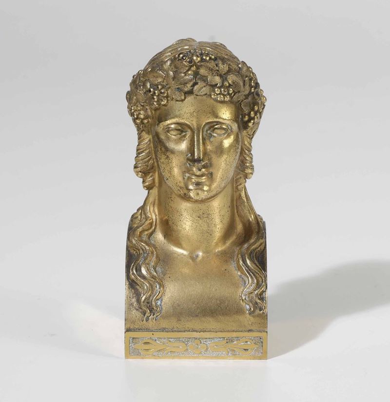 Testa femminile. Bronzo dorato. XIX secolo  - Auction Timed Auction | Sculpture - Cambi Casa d'Aste