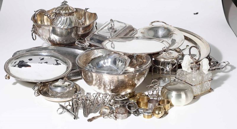Lotto di oggetti in metallo  - Auction Silvers and Object de Vertu - Cambi Casa d'Aste