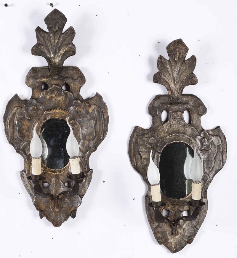 Coppia di appliques a due luci in legno intagliato, XIX secolo  - Auction Antiques | Time Auction - Cambi Casa d'Aste