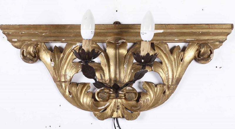 Applique dorata a due luci in legno intagliato e dorato, XIX-XX secolo  - Auction Antiques | Time Auction - Cambi Casa d'Aste
