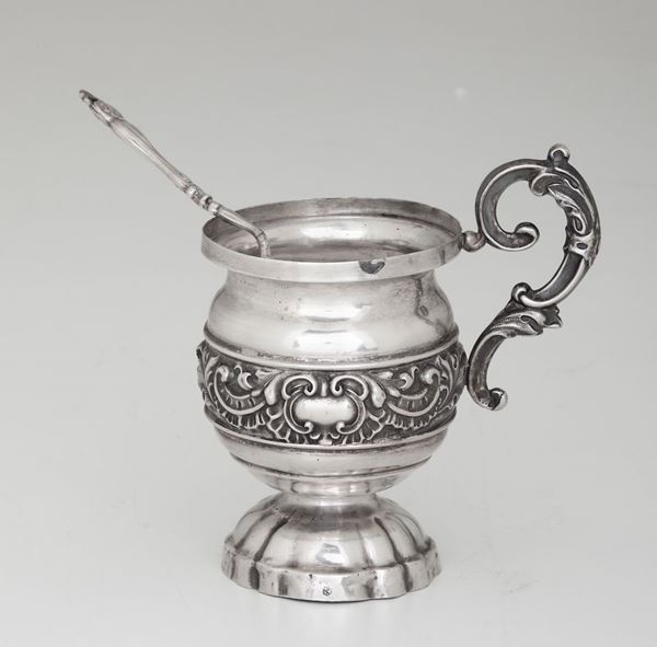 Zuccheriera con cucchiaino in argento. Manifattura del XIX secolo