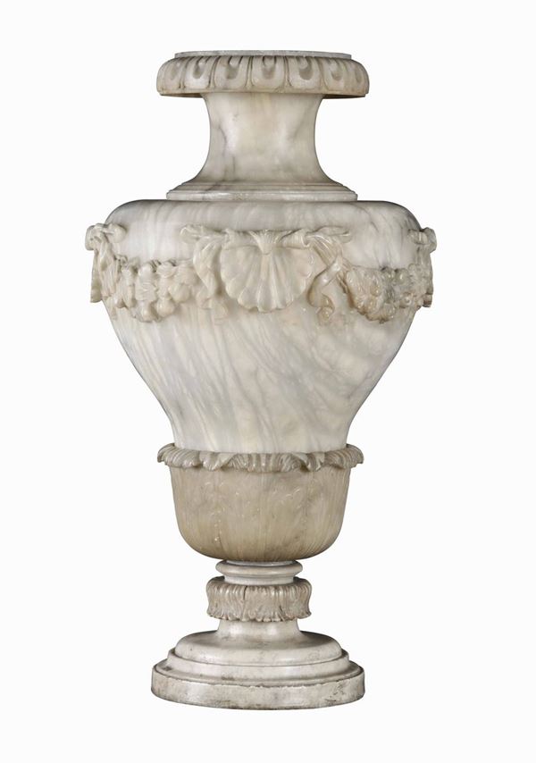 Grande vaso. Alabastro scolpito. Italia seconda metà del XIX secolo. Probabile manifattura Viti, Volterra